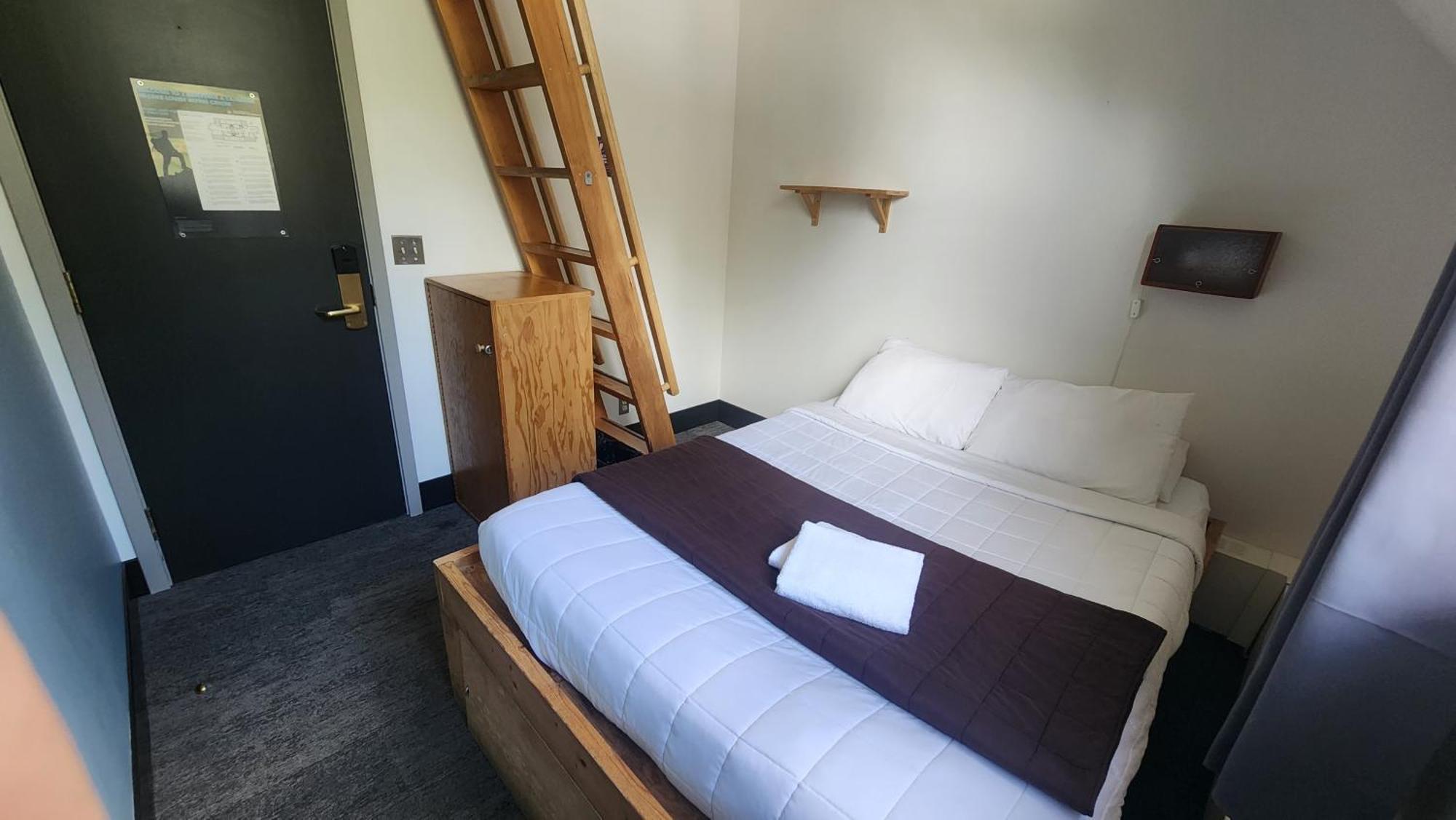 Hi Lake Louise Alpine Centre - Hostel Ngoại thất bức ảnh