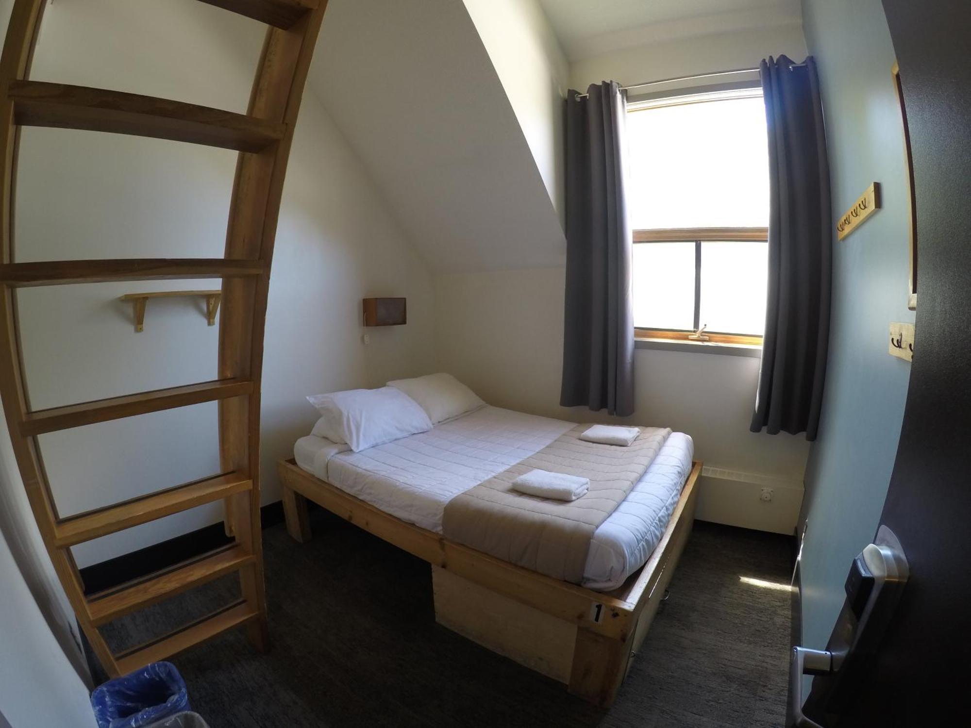 Hi Lake Louise Alpine Centre - Hostel Ngoại thất bức ảnh