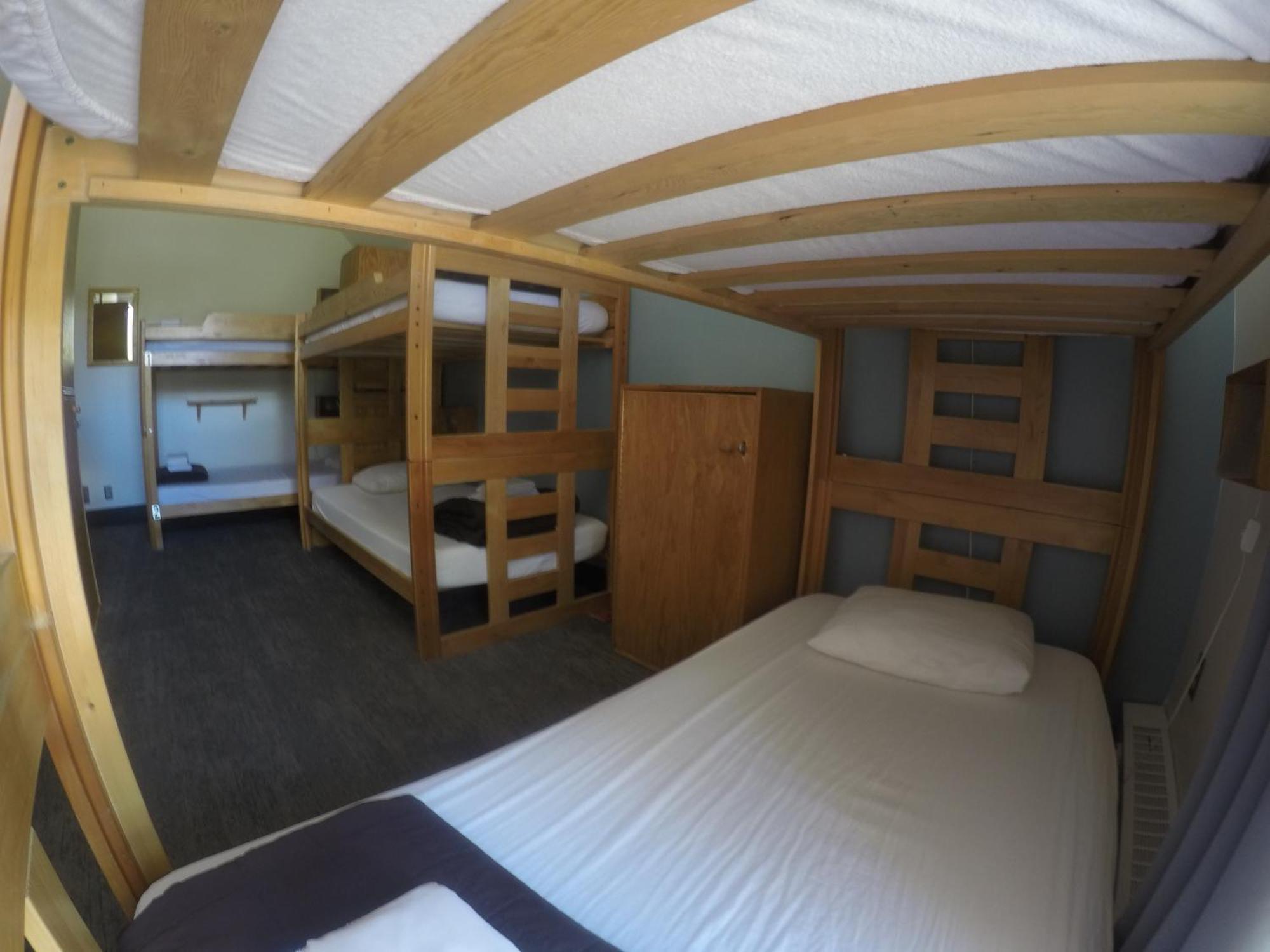 Hi Lake Louise Alpine Centre - Hostel Ngoại thất bức ảnh
